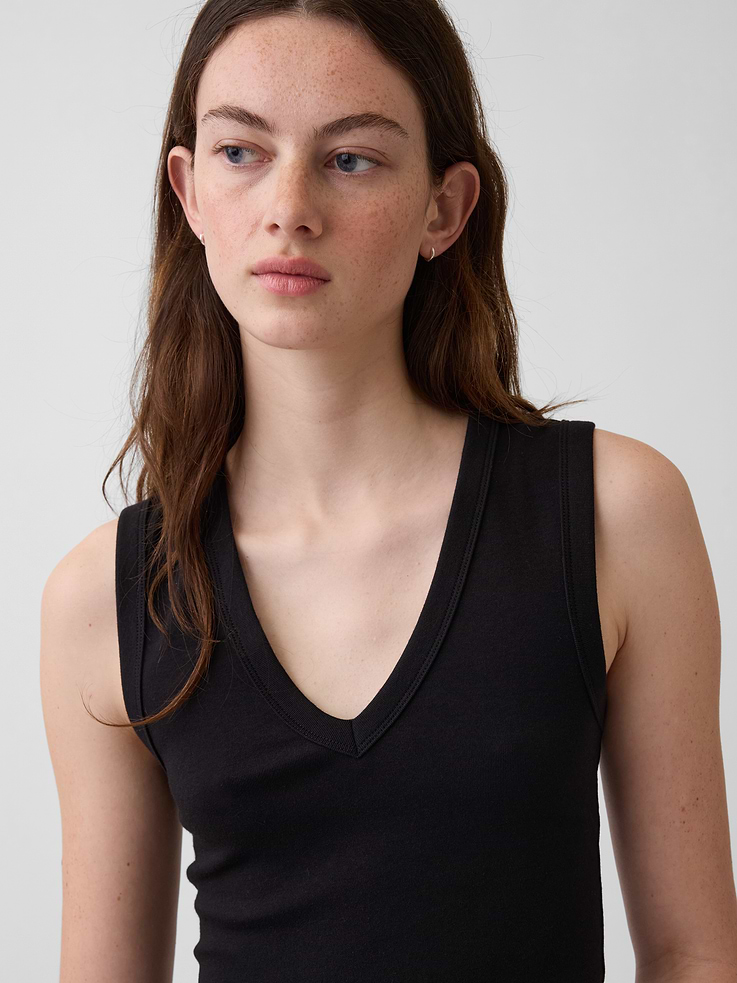 L'image numéro 4 présente Camisole moderne à encolure en V