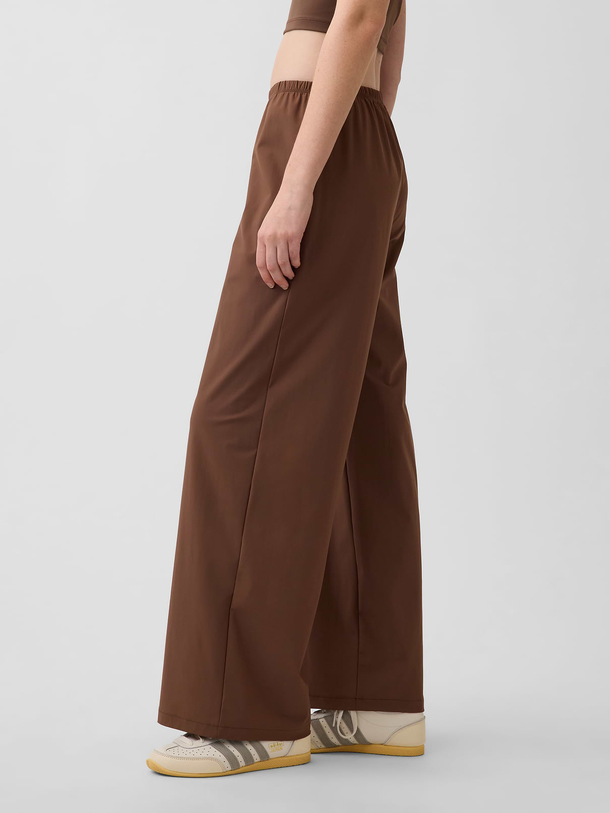 Image number 3 showing, GapFit Tech Low Rise Relaxed Easy Pants