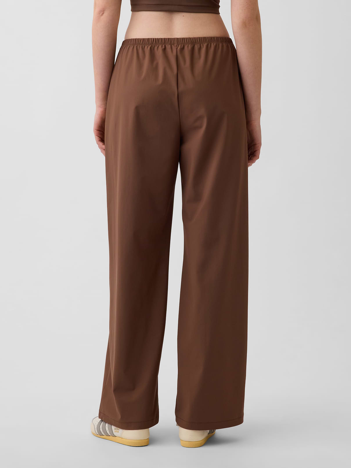 Image number 4 showing, GapFit Tech Low Rise Relaxed Easy Pants