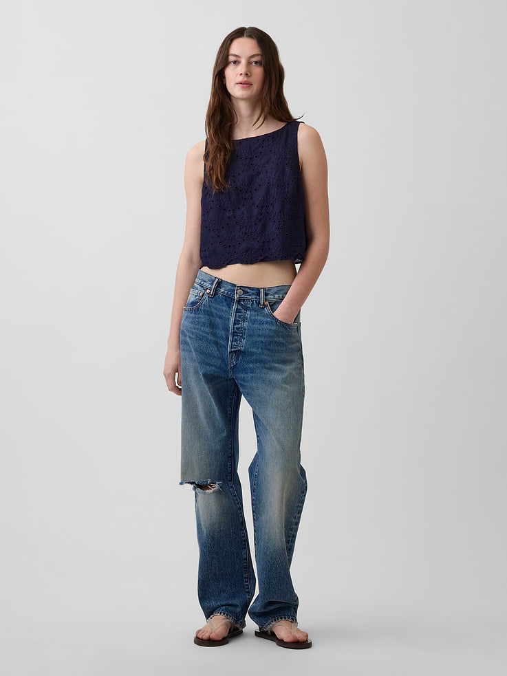 L'image numéro 2 présente Camisole courte à broderie anglaise