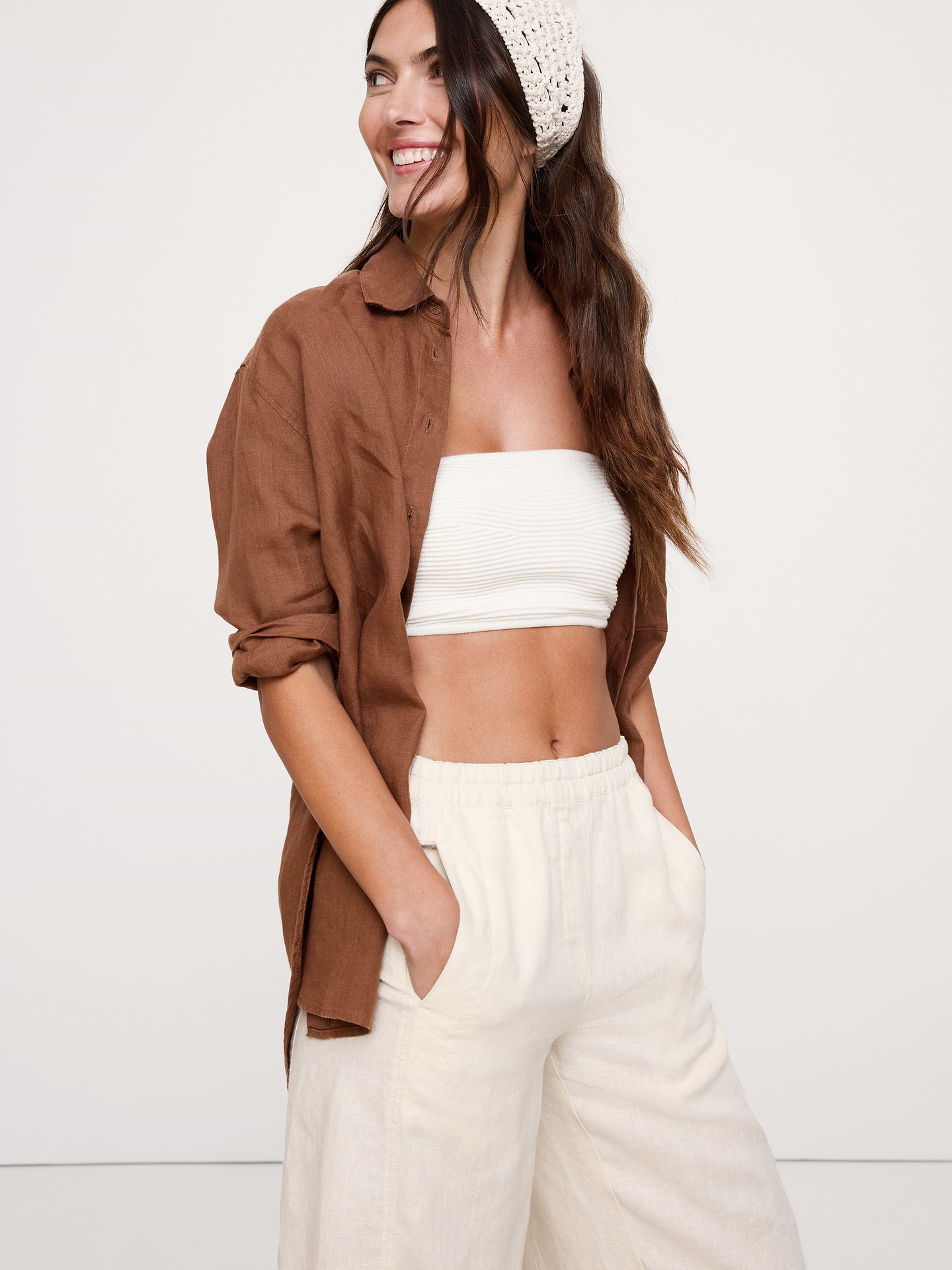 L'image numéro 4 présente Pantalon de peintre décontracté à taille mi-basse extensible en lin