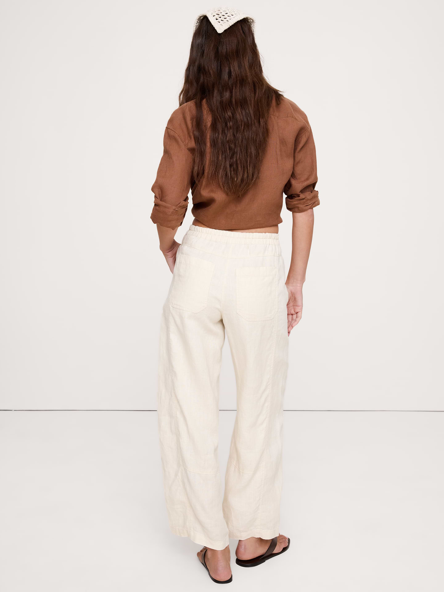 L'image numéro 3 présente Pantalon de peintre décontracté à taille mi-basse extensible en lin