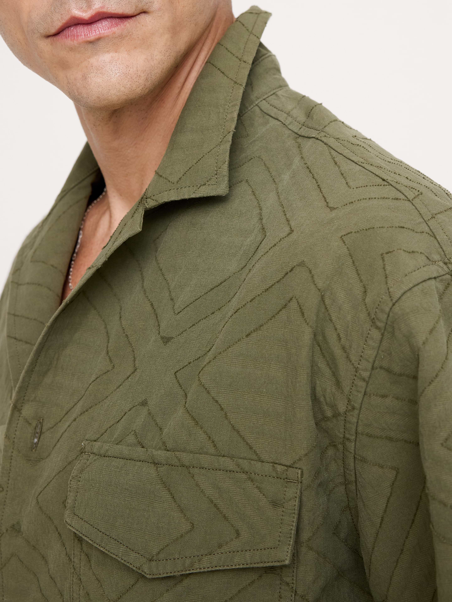 L'image numéro 7 présente Chemise de vacances décontractée en jacquard de coton