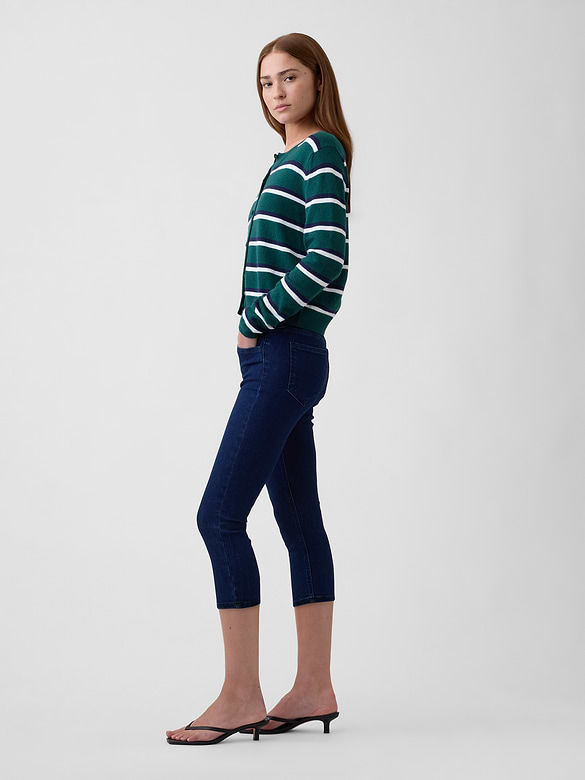 Mid Rise Universal Capri Jeans