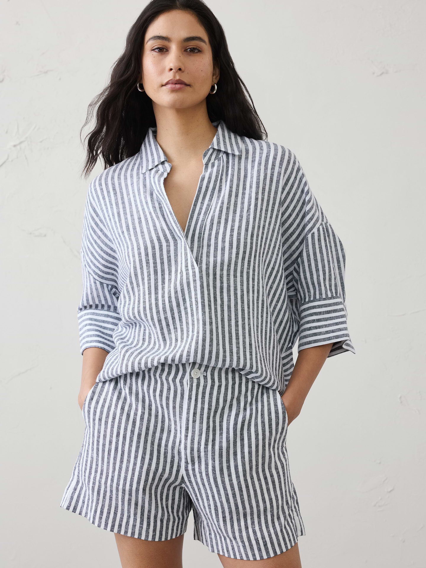 Image number 3 showing, Linen-Blend Drapey Popover Shirt
