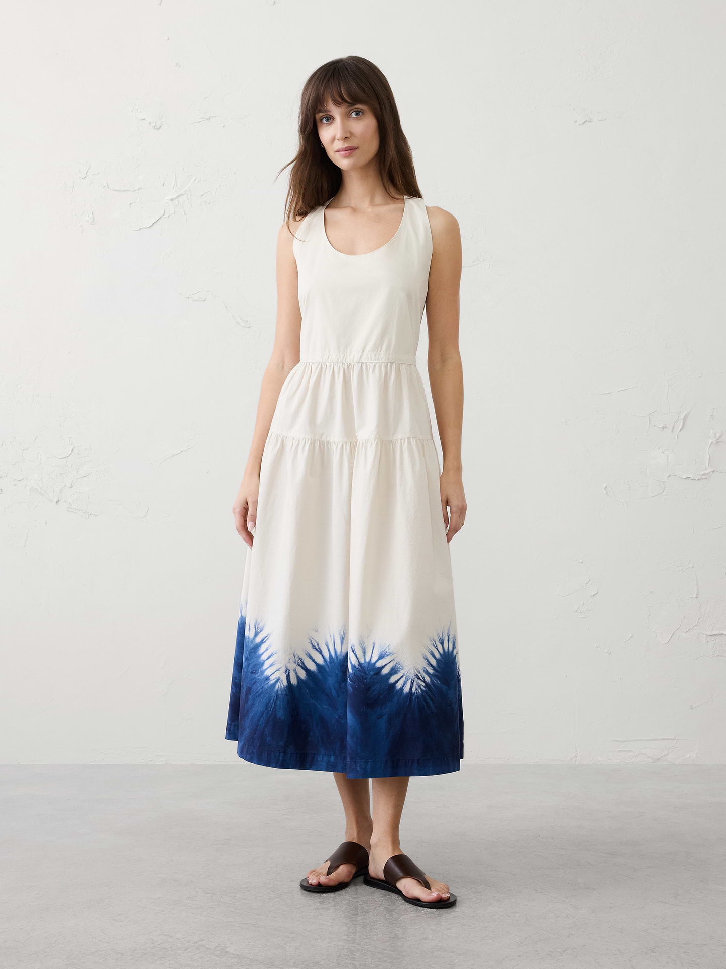 L'image numéro 1 présente Robe mi-longue à taille tombante.