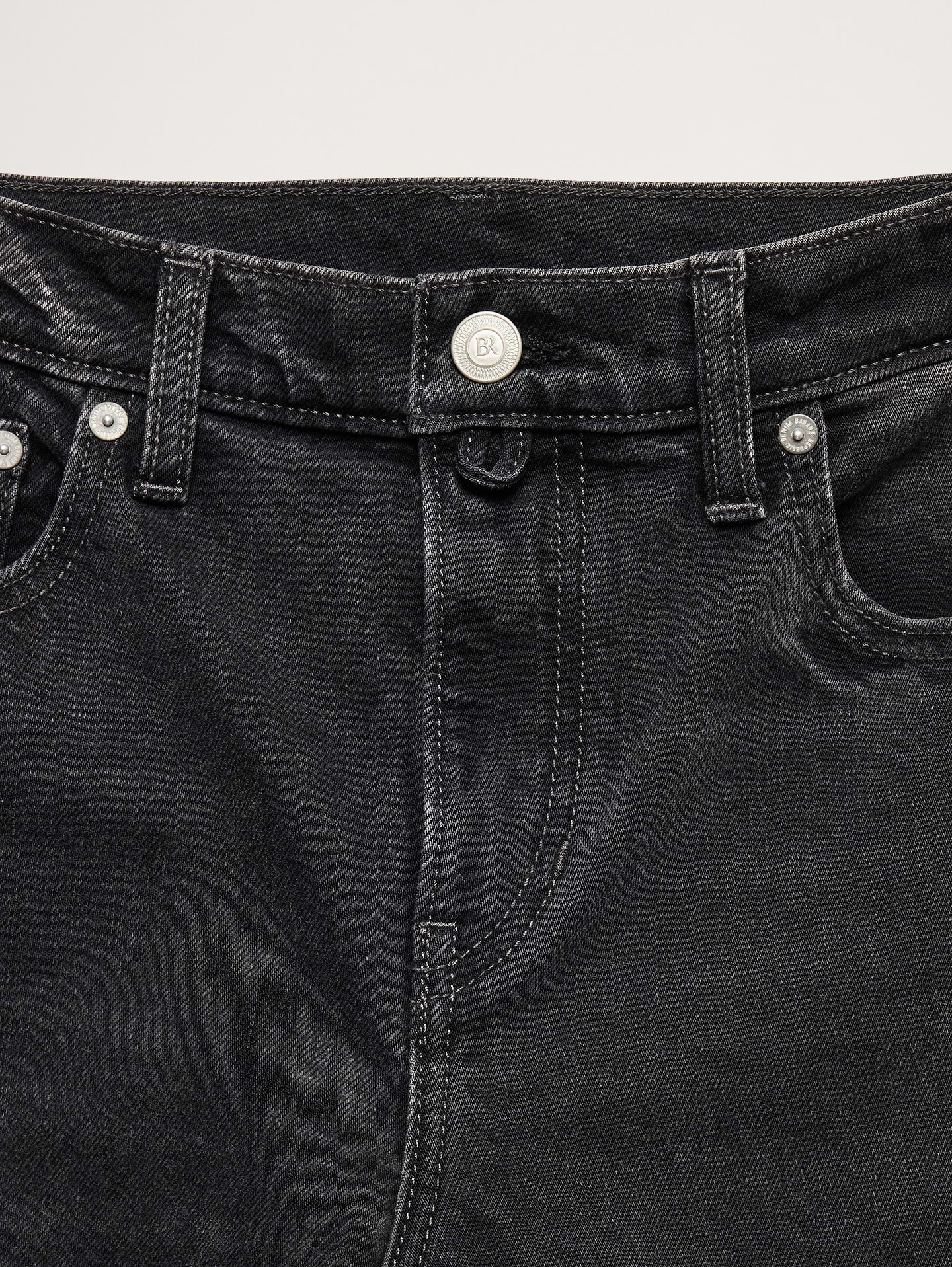 L'image numéro 6 présente Le célèbre jean classique à jambe large