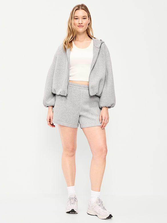 Short à taille haute en molleton raffiné, entrejambe de 12,5 cm