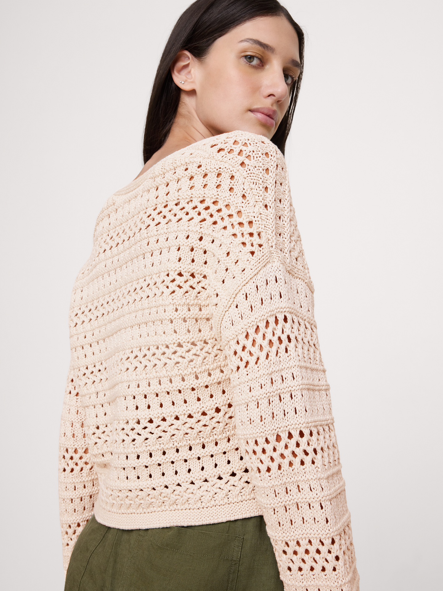 L'image numéro 2 présente Cardigan en coton littoral crocheté à nouer sur le devant