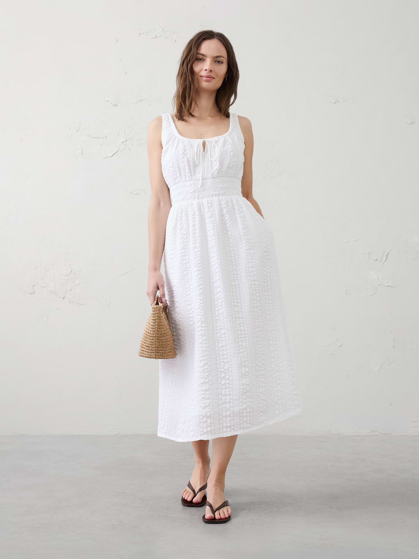L'image numéro 1 présente Robe mi-longue à taille smockée
