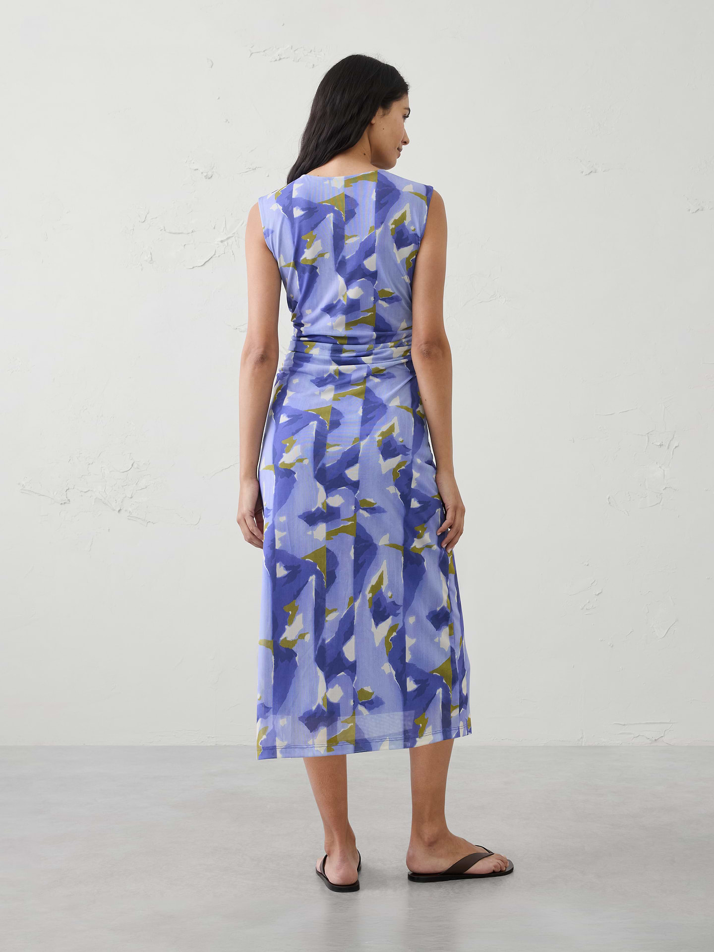 L'image numéro 2 présente Robe mi-longue à taille froncée