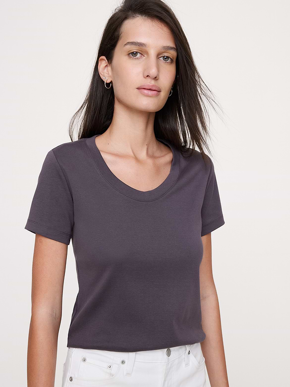 T-shirt minimaliste à encolure dégagée en coton