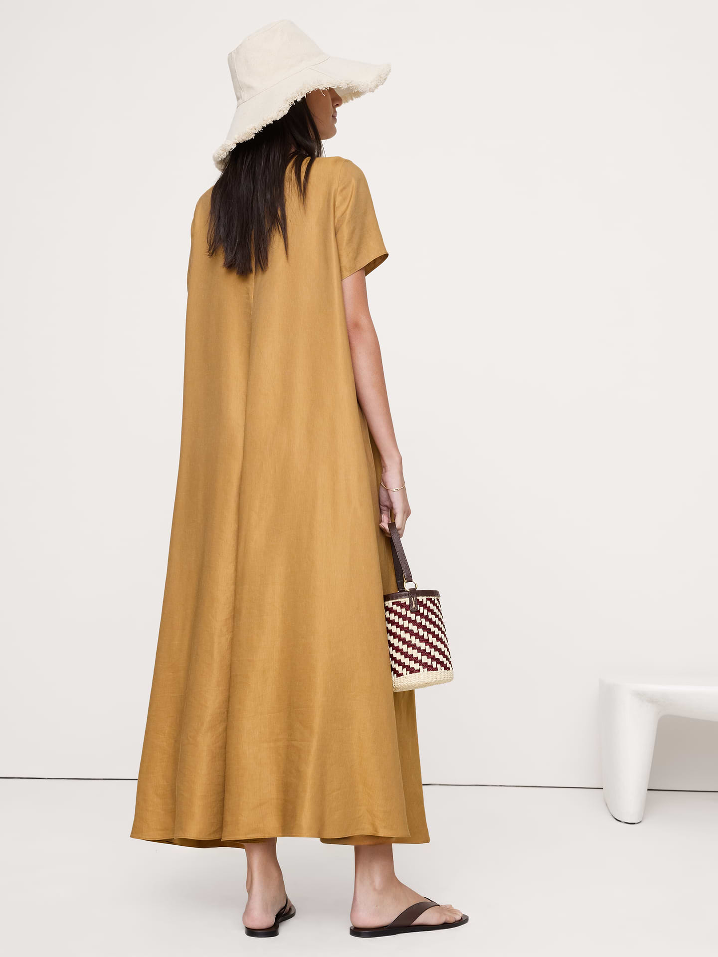 Image number 7 showing, Viscose-Linen Trapeze Maxi Dress