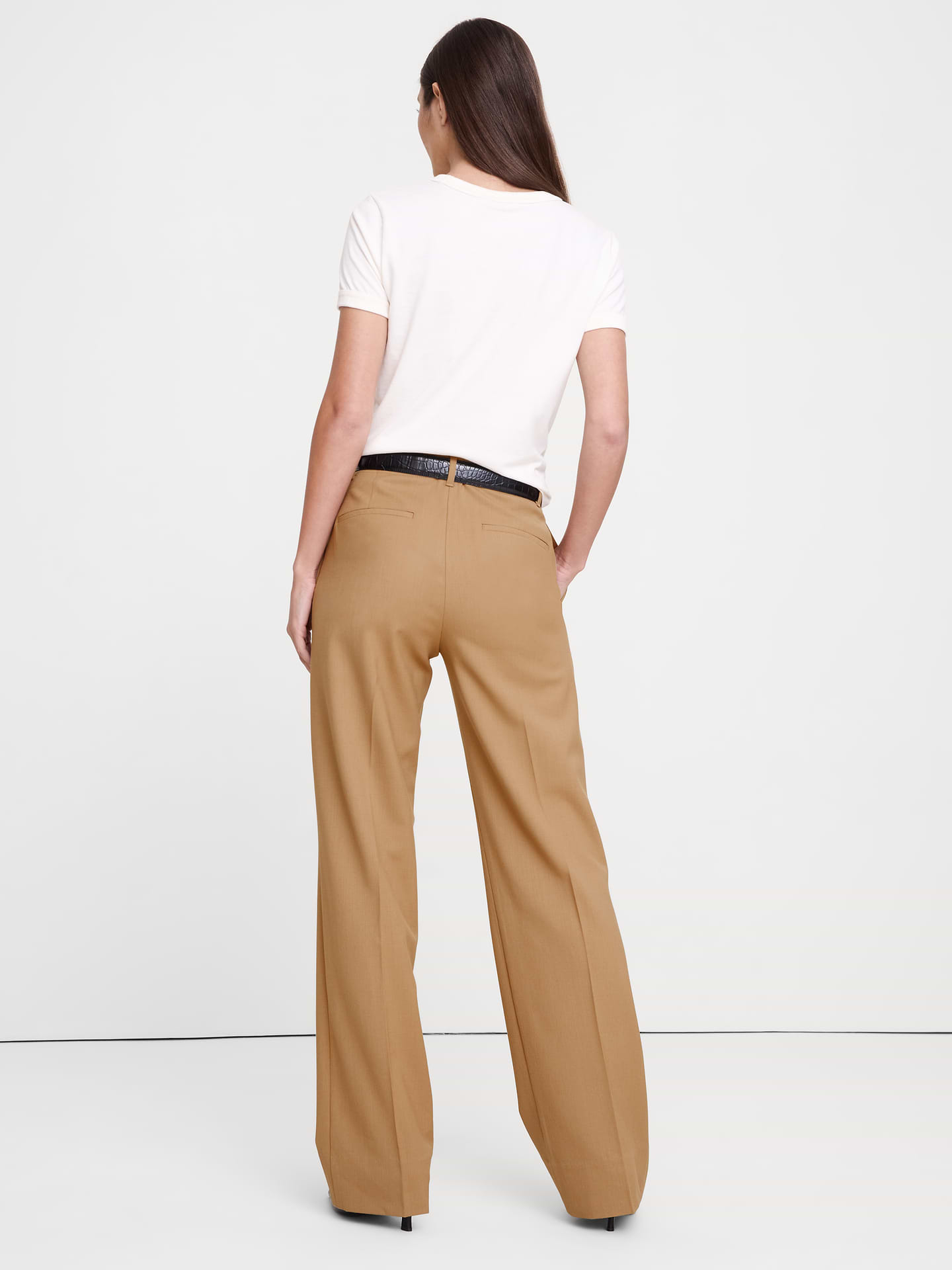 L'image numéro 3 présente Pantalon droit moderne à taille haute en laine italienne