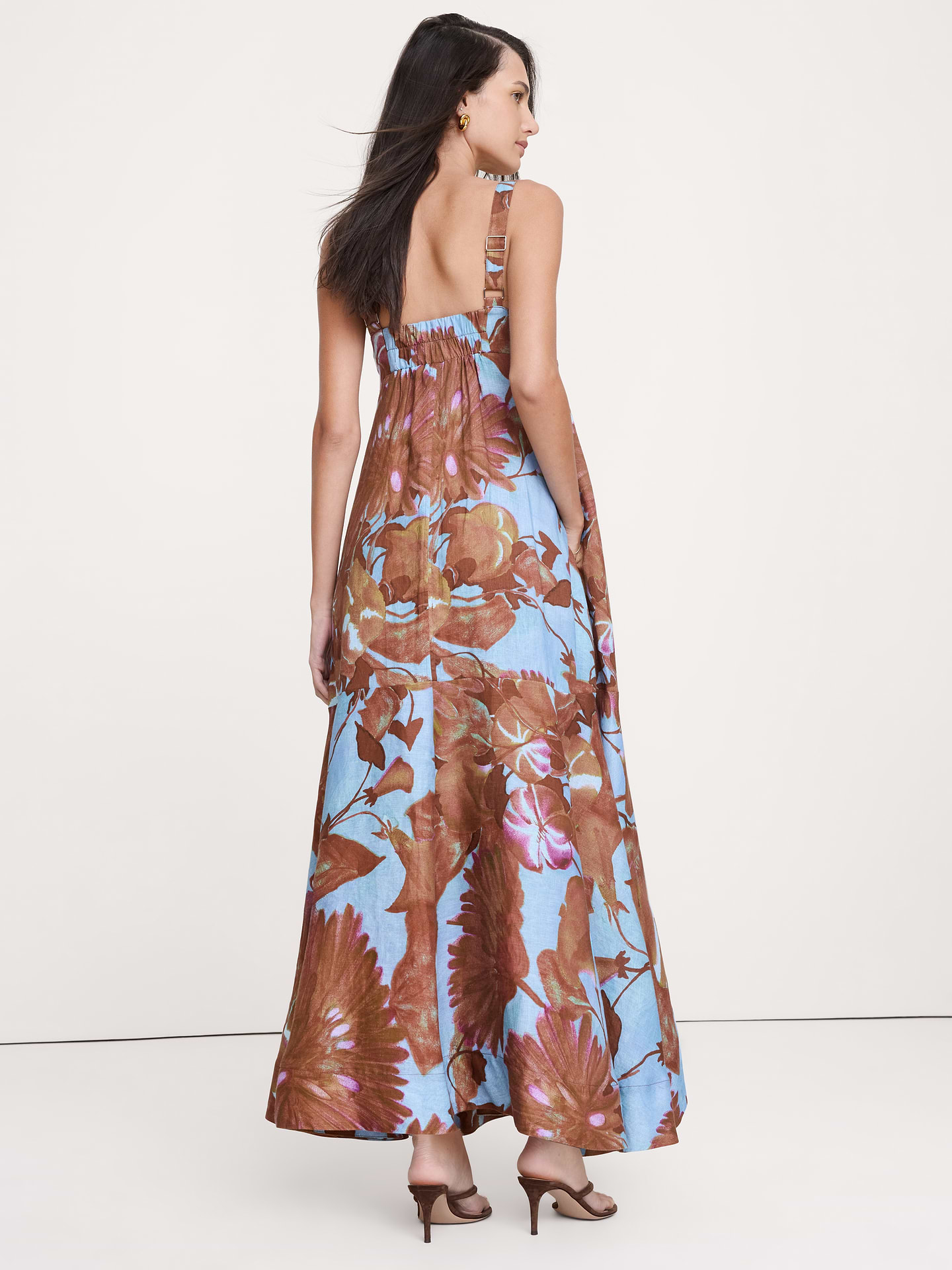 L'image numéro 3 présente Robe longue en lin à taille empire