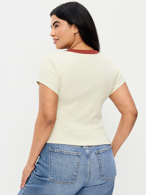 T-shirt court moulant