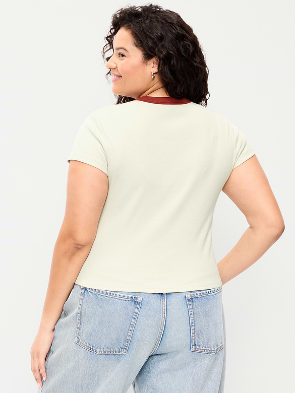 T-shirt court moulant