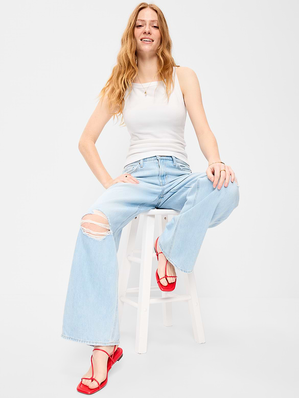 Camisole ajustée à encolure tablier.