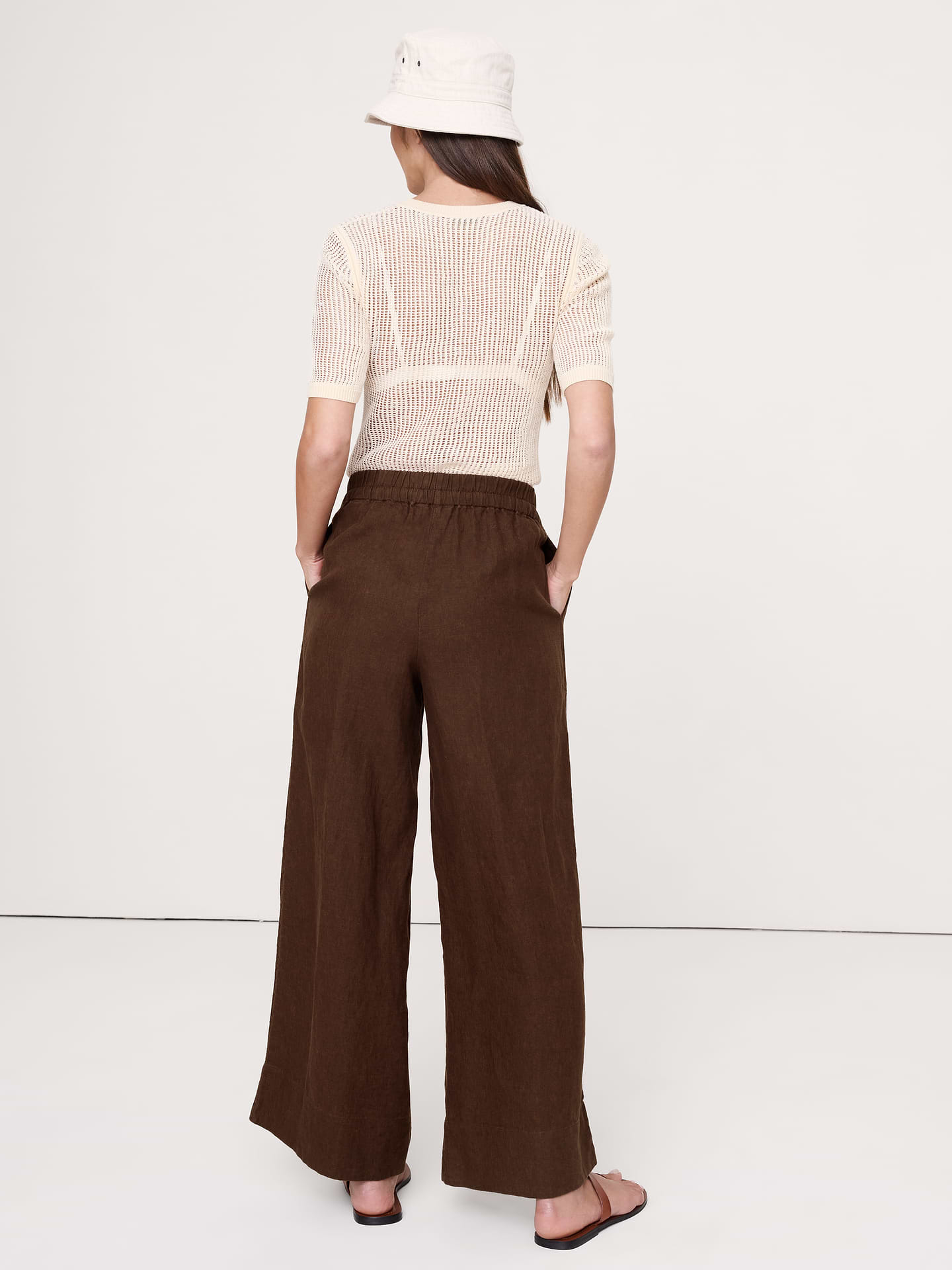 L'image numéro 8 présente Pantalon à taille haute extensible à jambe large en lin longueur cheville