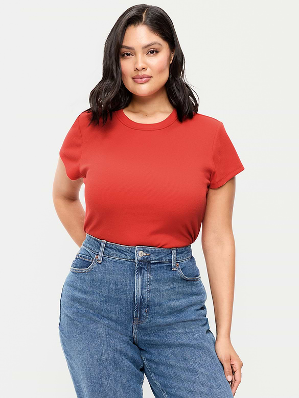 T-shirt court moulant