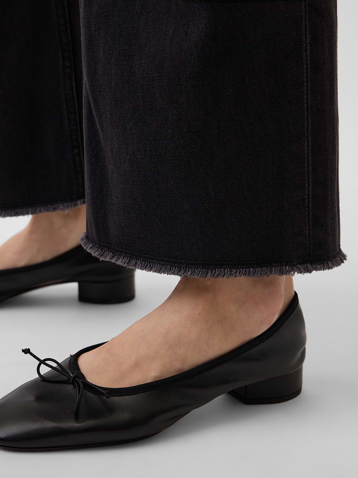 Image number 5 showing, Low Slung Relaxed Crop Jeans