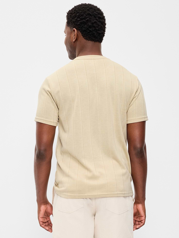 L'image numéro 2 présente T-shirt en tricot décontracté