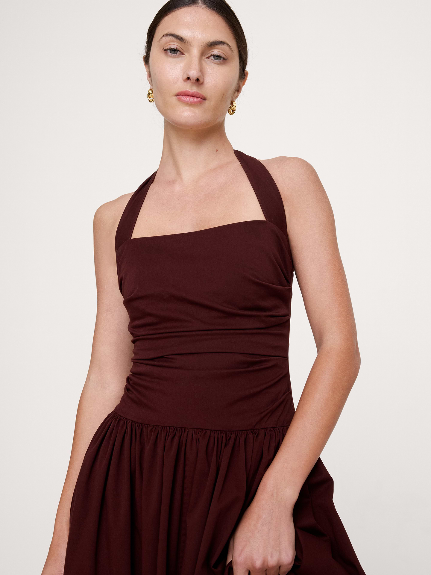 L'image numéro 4 présente Robe longue à encolure bain de soleil en coton extensible