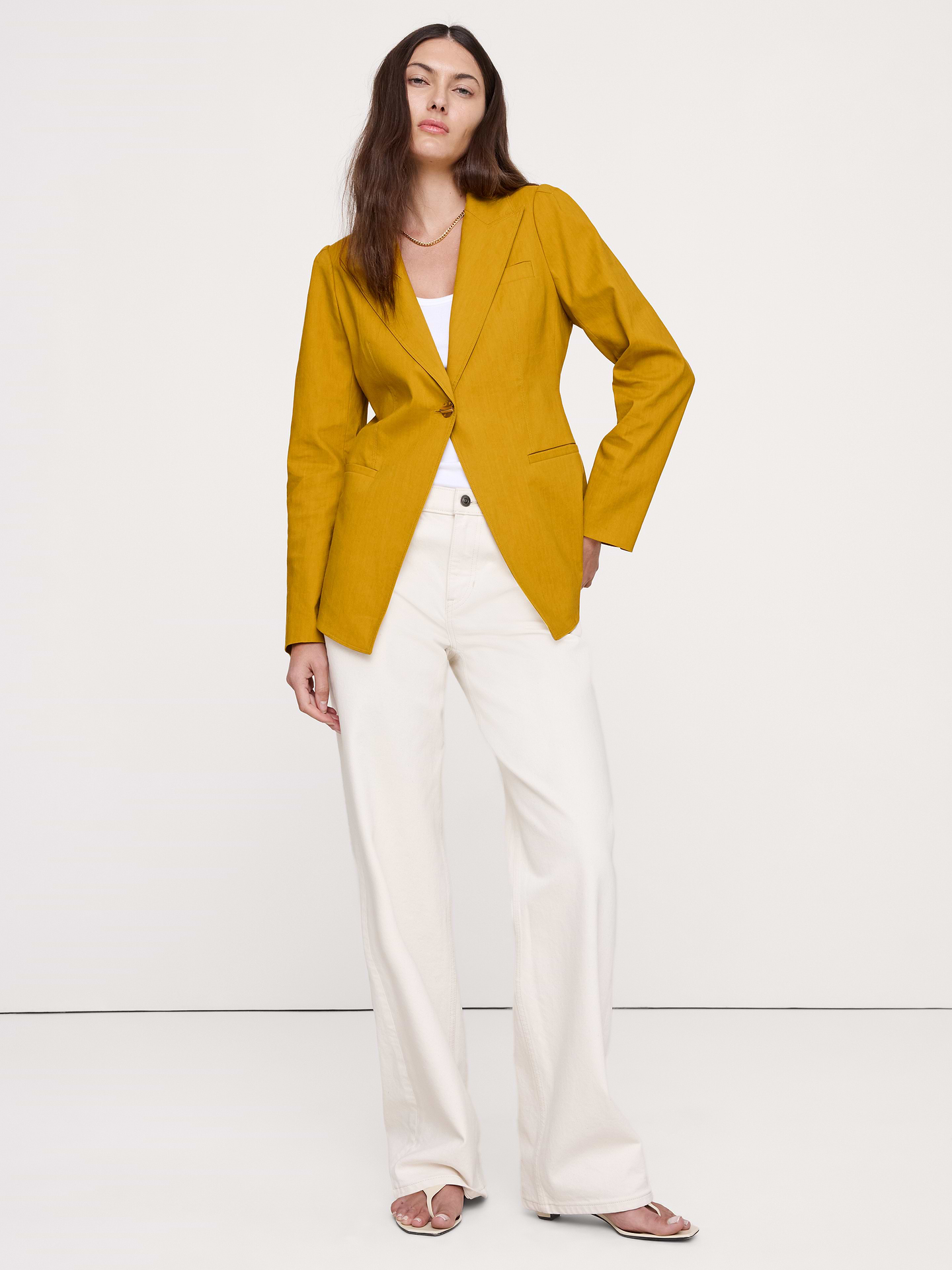 L'image numéro 1 présente Blazer long en lin et viscose extensible
