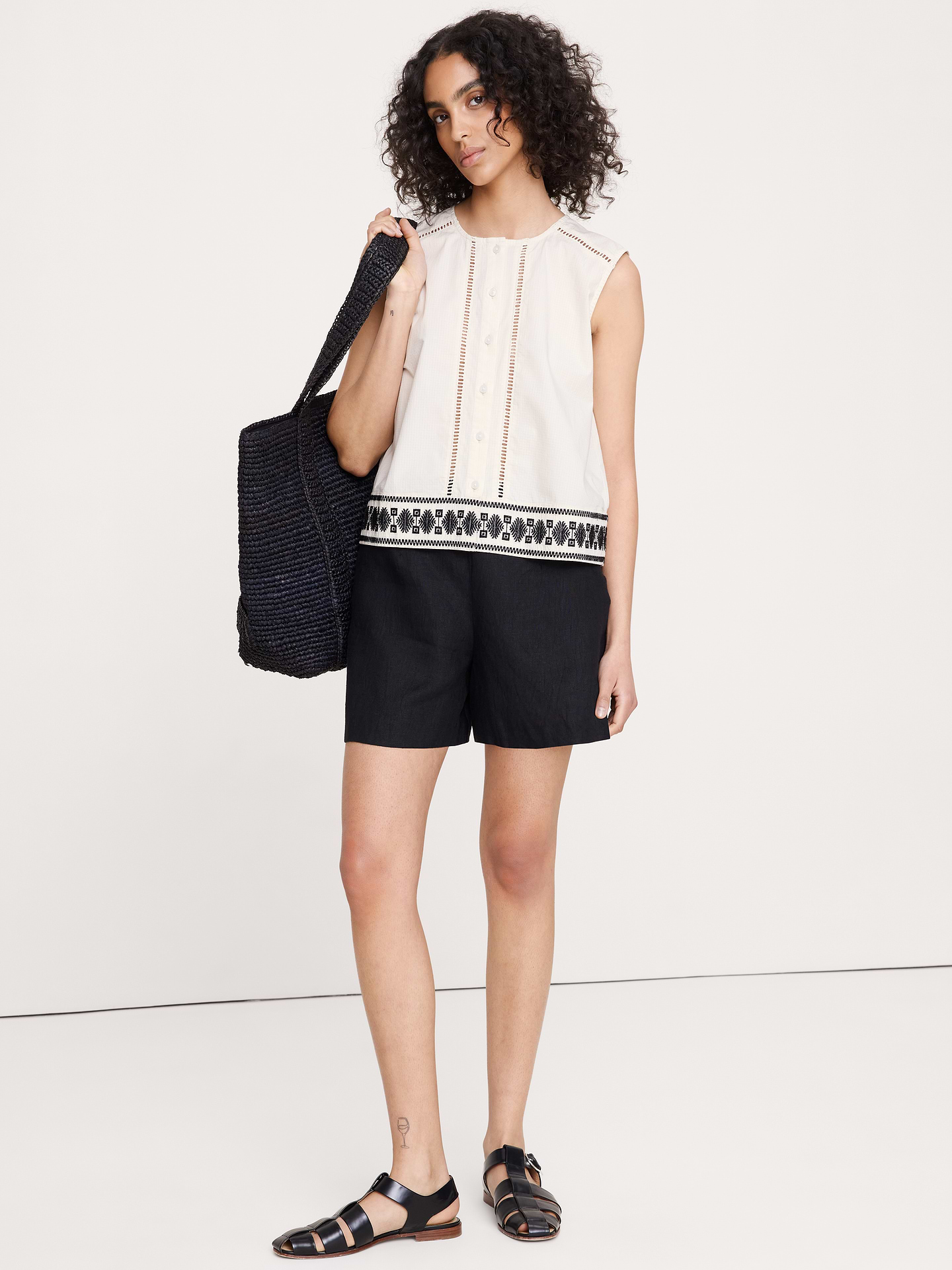 L'image numéro 3 présente Camisole en coton extensible brodé