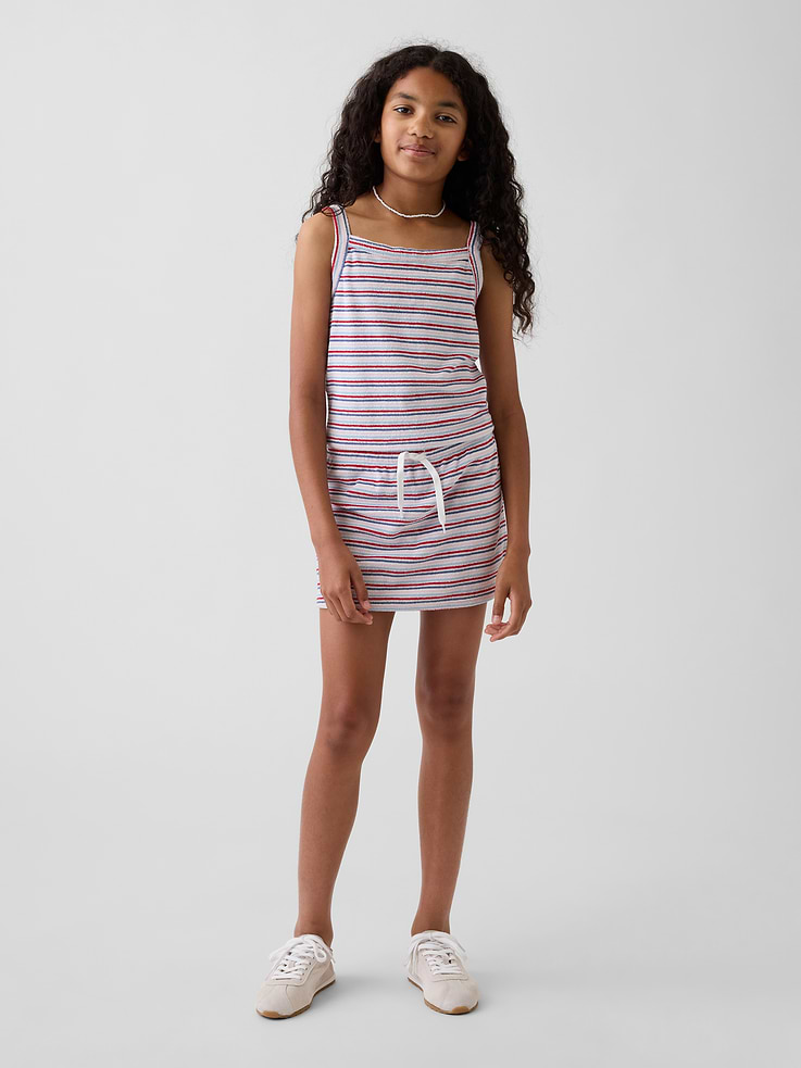 Image 1 de 4, Jersey bouclette extrêmement doux, parfait pour la saison estivale. Il se porte à la piscine, à la plage, en toute occasion., Ensemble camisole et jupe-short en tricot de tissu éponge doux., Encolure dégagée., Bretelles larges., Jupe-short à taille élastique., Short intégré., Ce produit a été fabriqué dans une usine qui investit dans l’égalité des genres et l’autonomisation des femmes grâce au programme Reimagining Industry to Support Equality (RISE). Pour en savoir plus, visitez gapinc.com/equite ., Produit #881691
