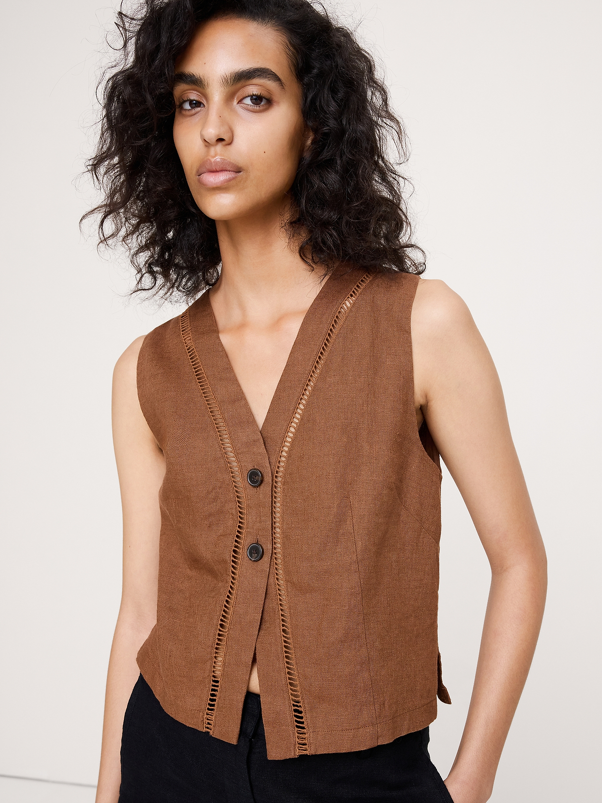 Linen Lace-Trim Vest | Banana Republic