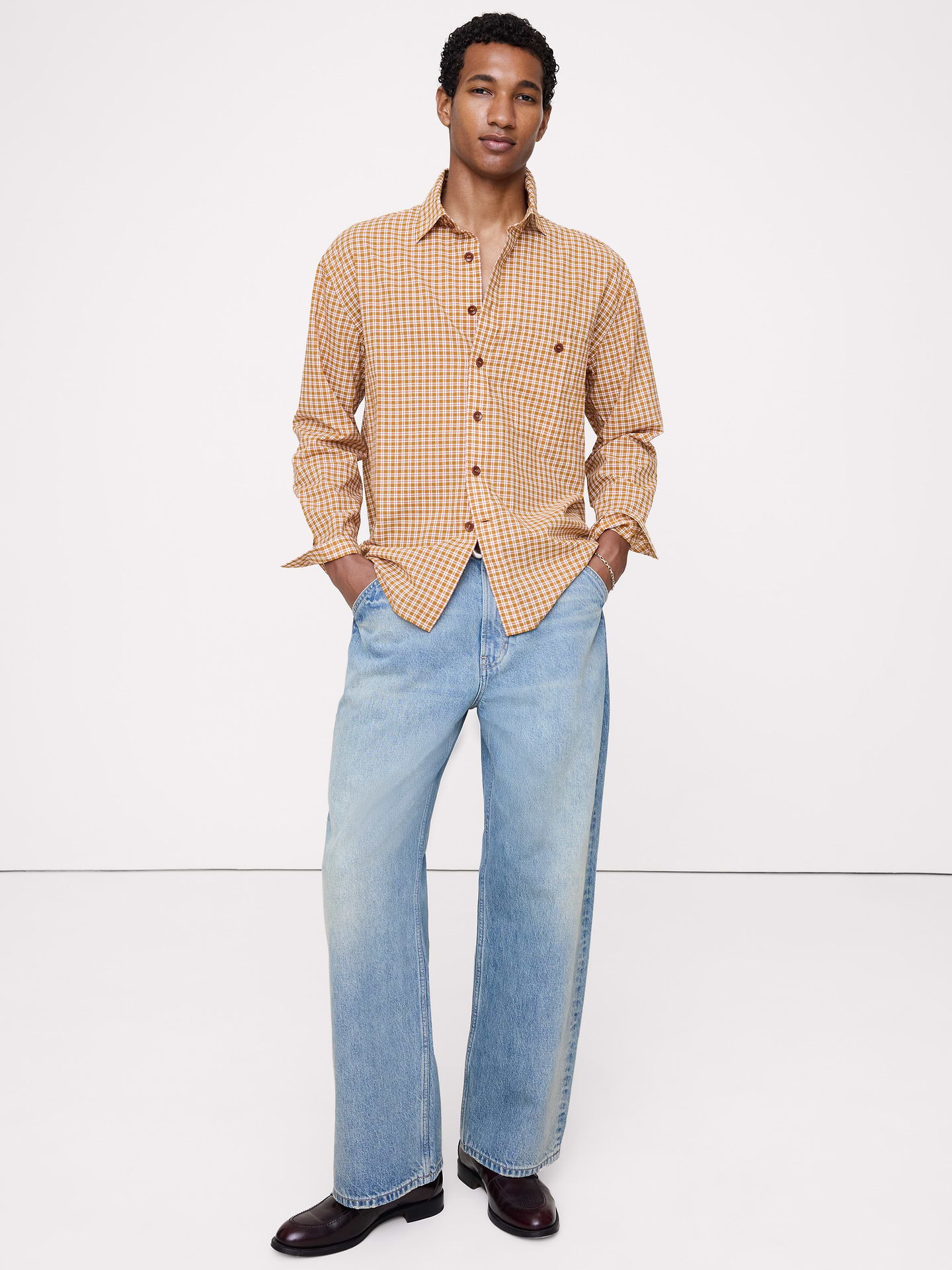 L'image numéro 1 présente Chemise décontractée en coton d’été léger