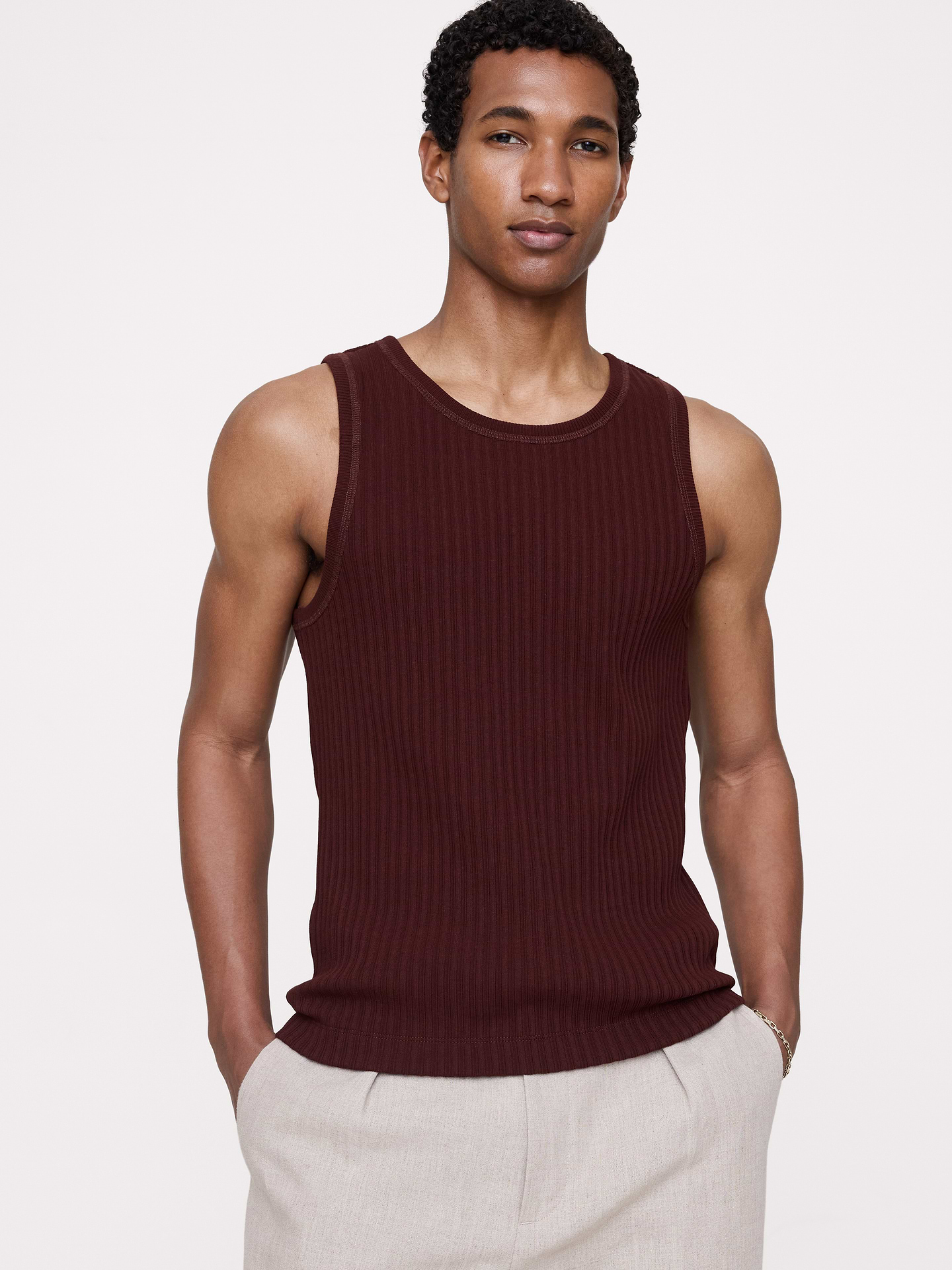 L'image numéro 1 présente Camisole en coton extensible côtelé