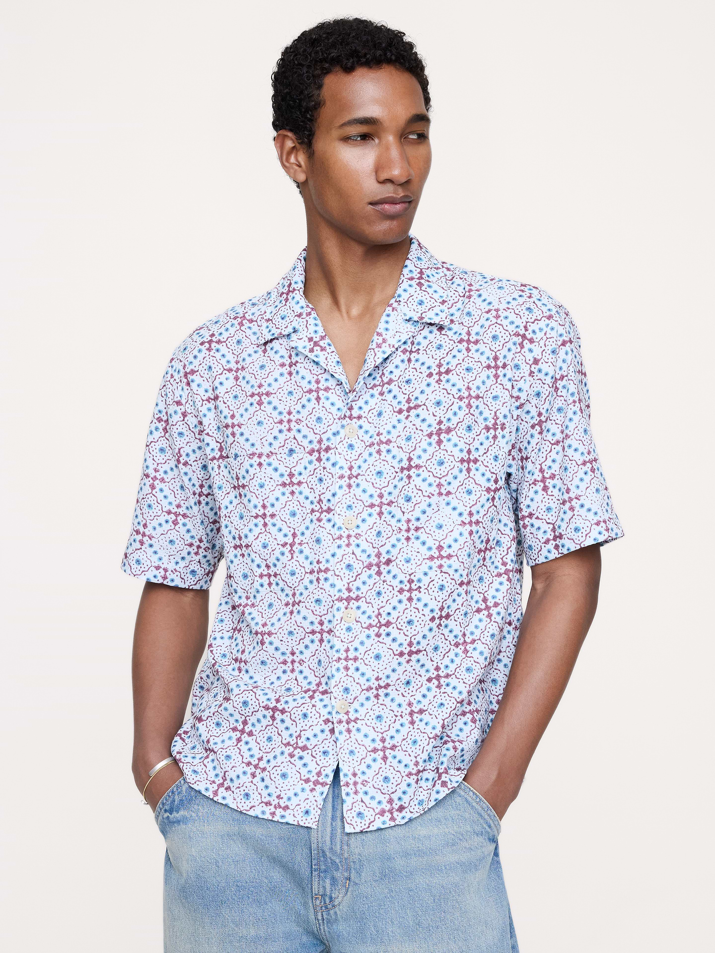 L'image numéro 1 présente Chemise de vacances décontractée en tissu gaufré