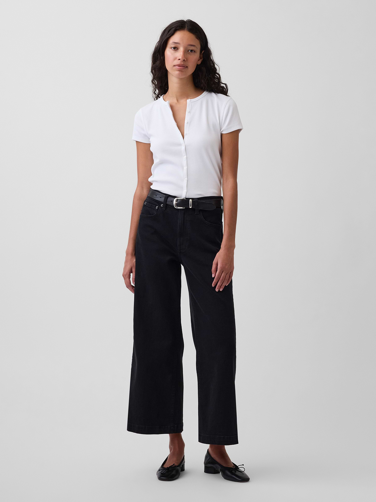 High Rise Stride Wide-Leg Ankle Jeans - Black by Gap
