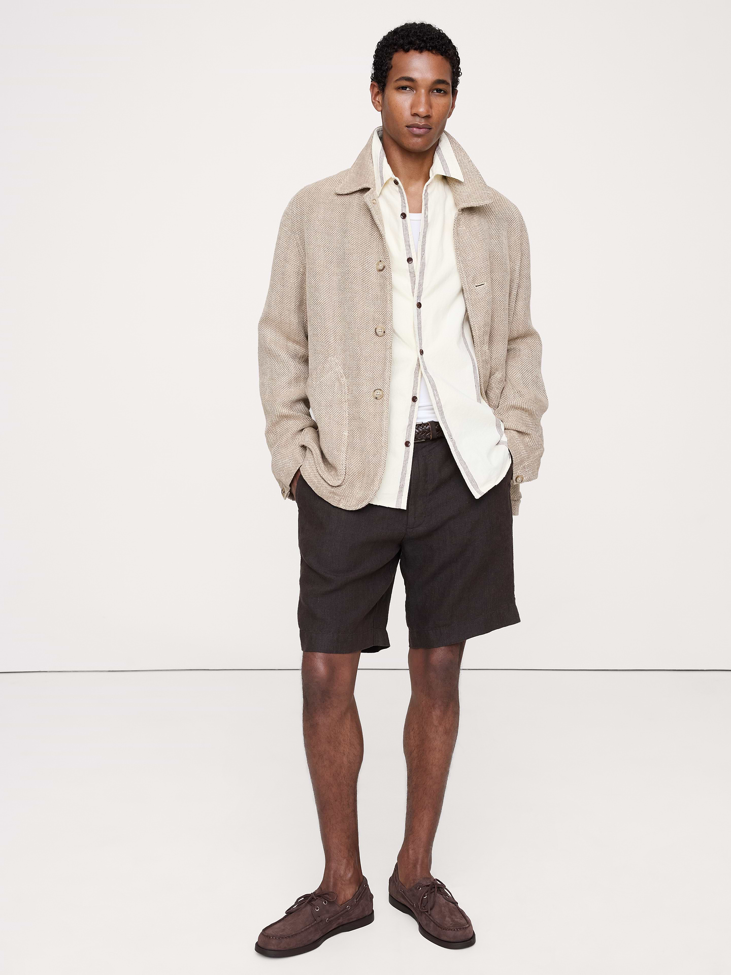L'image numéro 4 présente Chemise décontractée à détails nopés en coton et lin