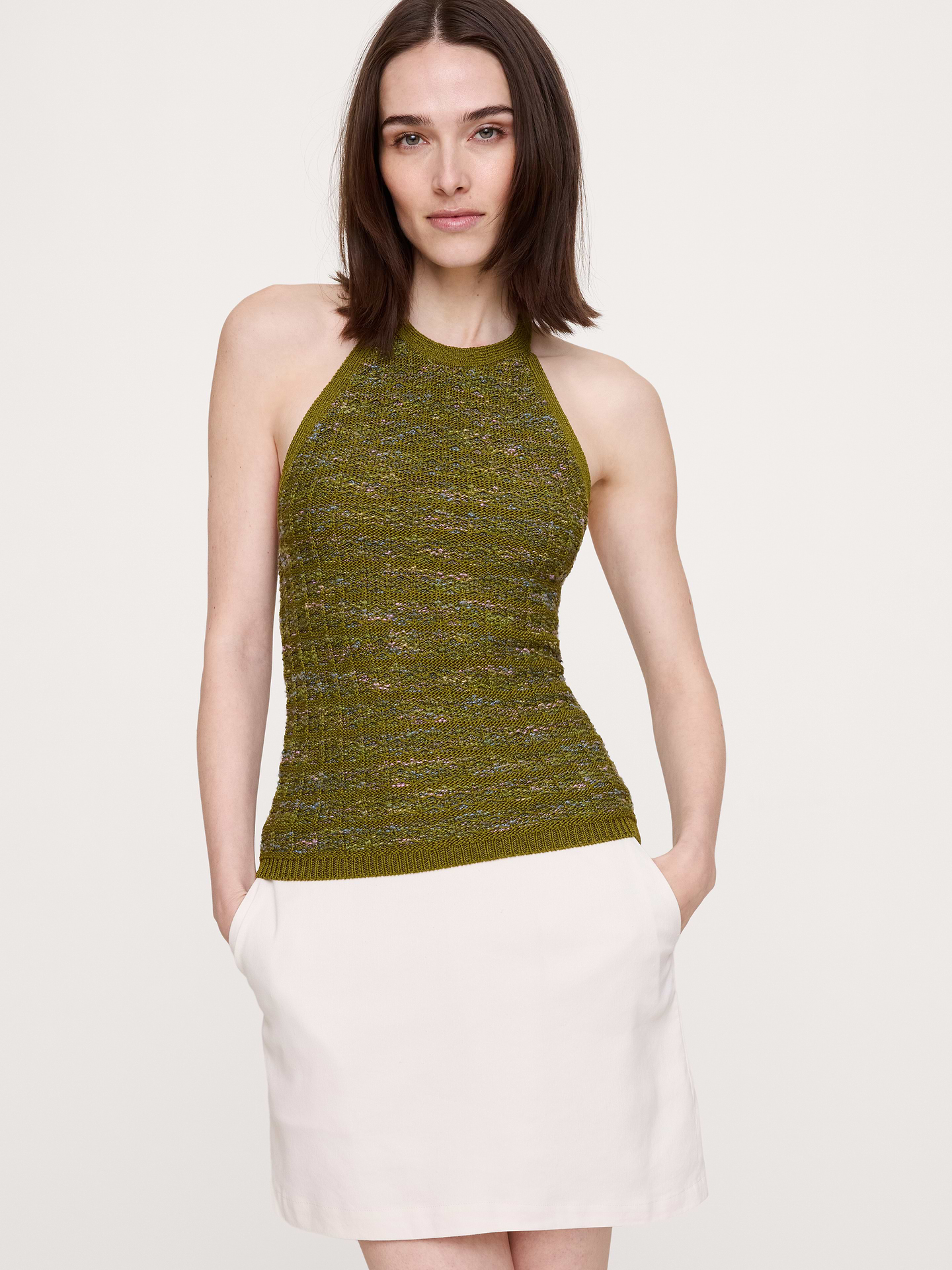 L'image numéro 1 présente Camisole à encolure bain de soleil avec lien à nouer à la nuque.