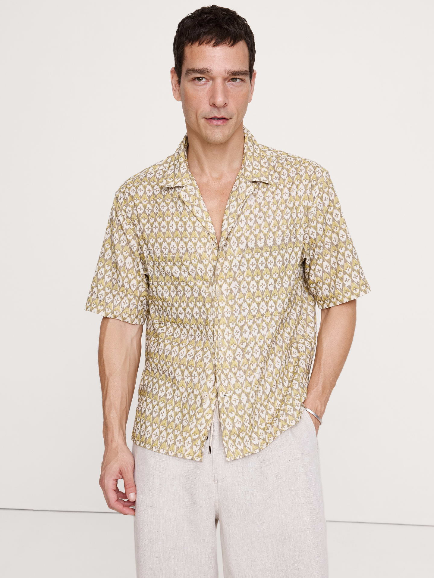 L'image numéro 1 présente Chemise de vacances décontractée en tissu gaufré