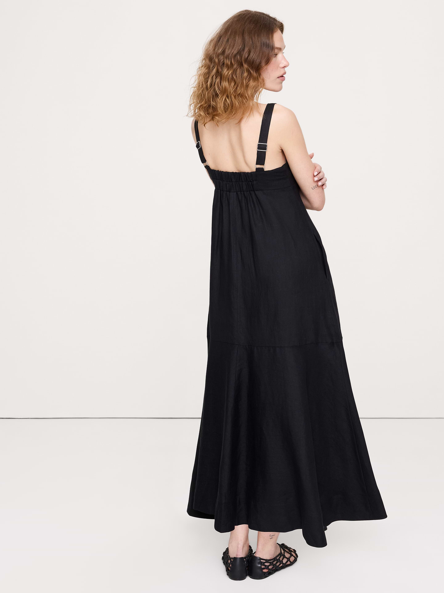 L'image numéro 3 présente Robe longue en lin à taille empire