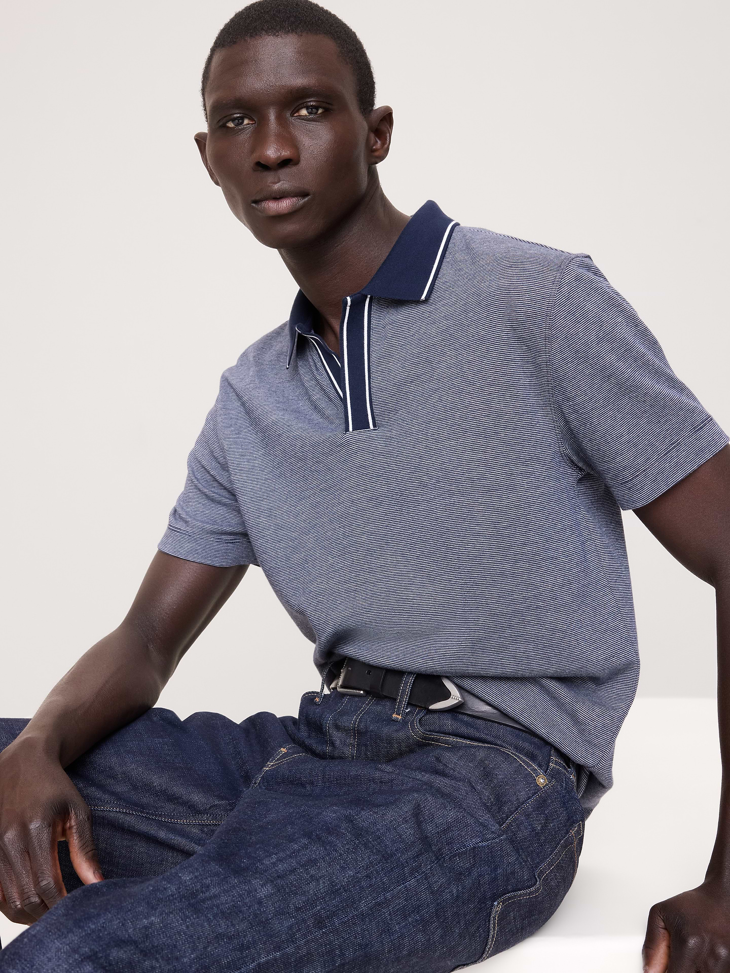 L'image numéro 1 présente Haut luxueux à col polo tricoteuse