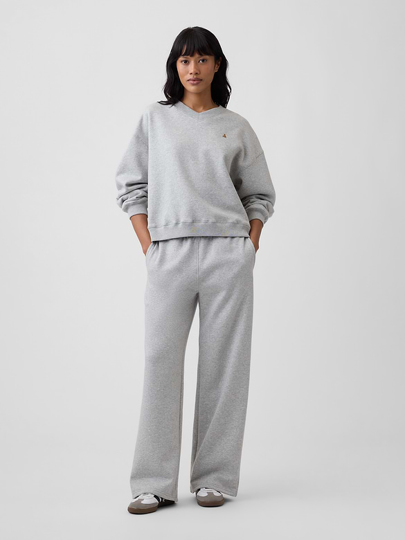 Oversized Brannan Bear Wedge V-Neck Sweatshirt