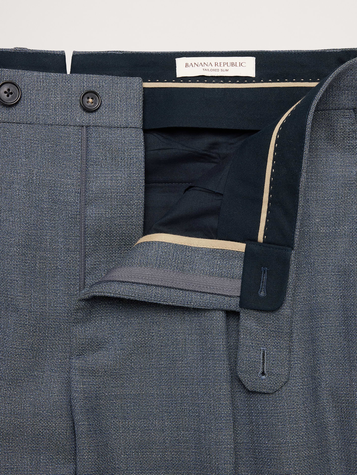 L'image numéro 7 présente Pantalon de complet raffiné de coupe étroite en laine italienne respirante