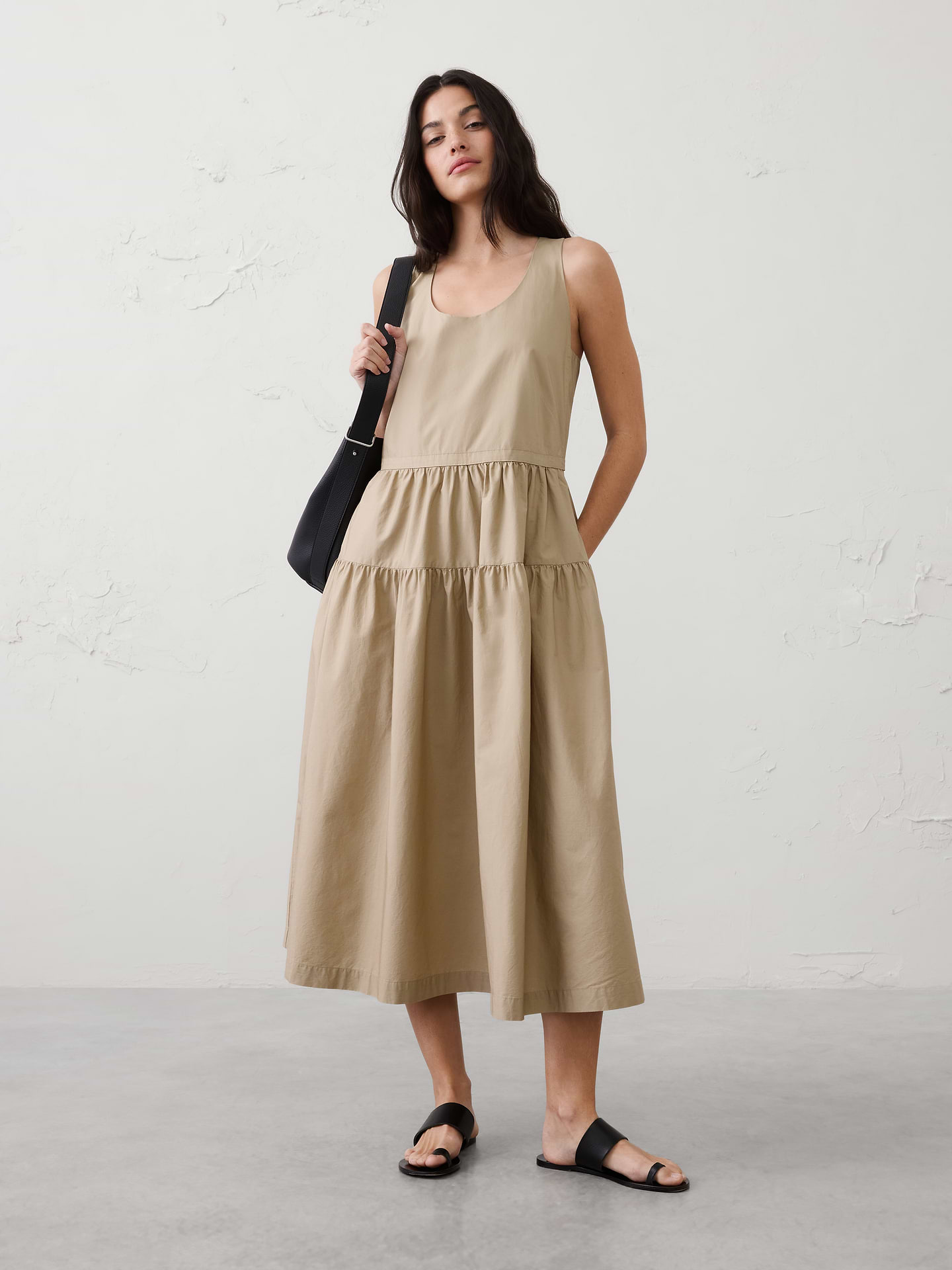 L'image numéro 1 présente Robe mi-longue à taille tombante.