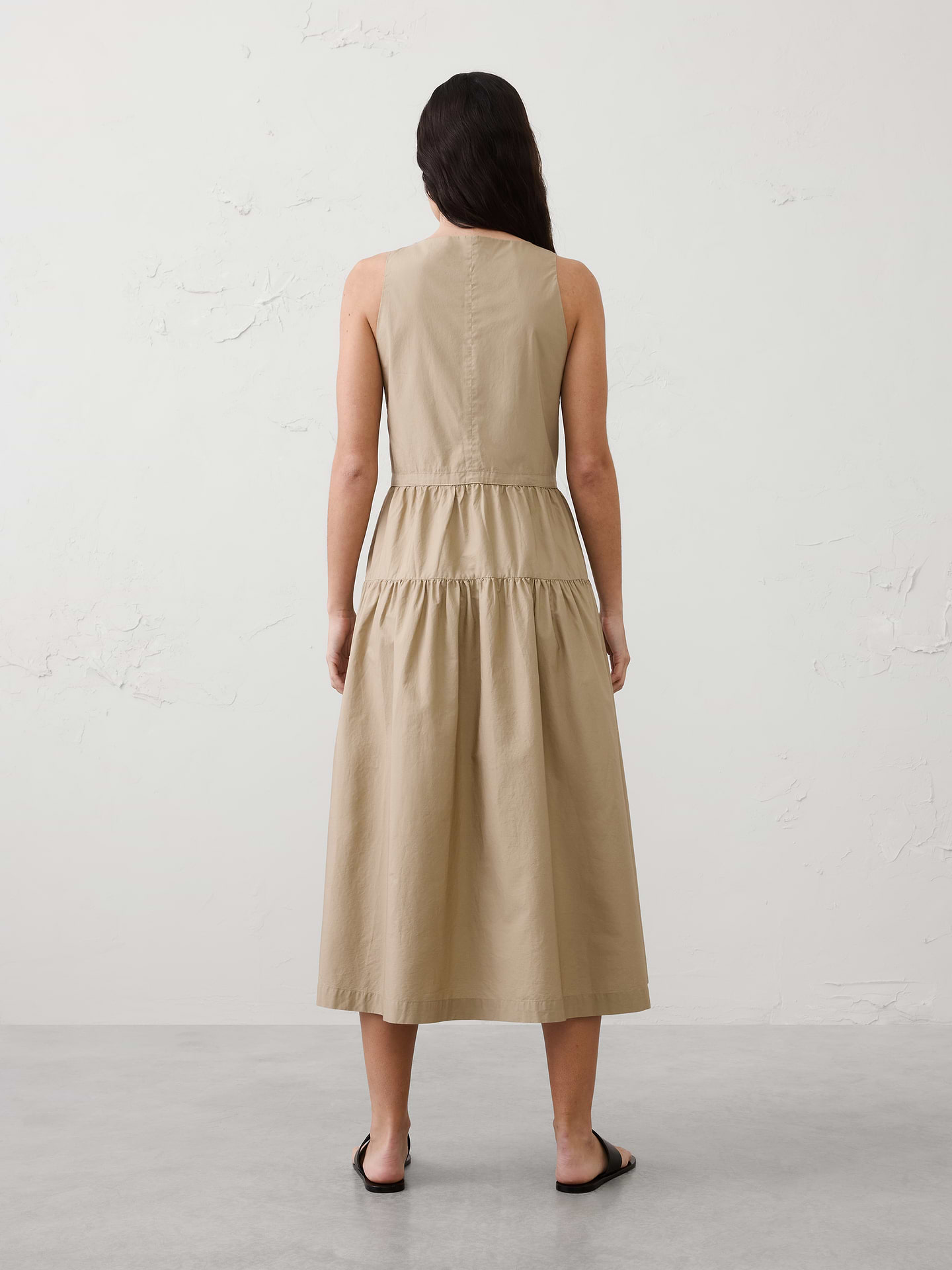 L'image numéro 2 présente Robe mi-longue à taille tombante.