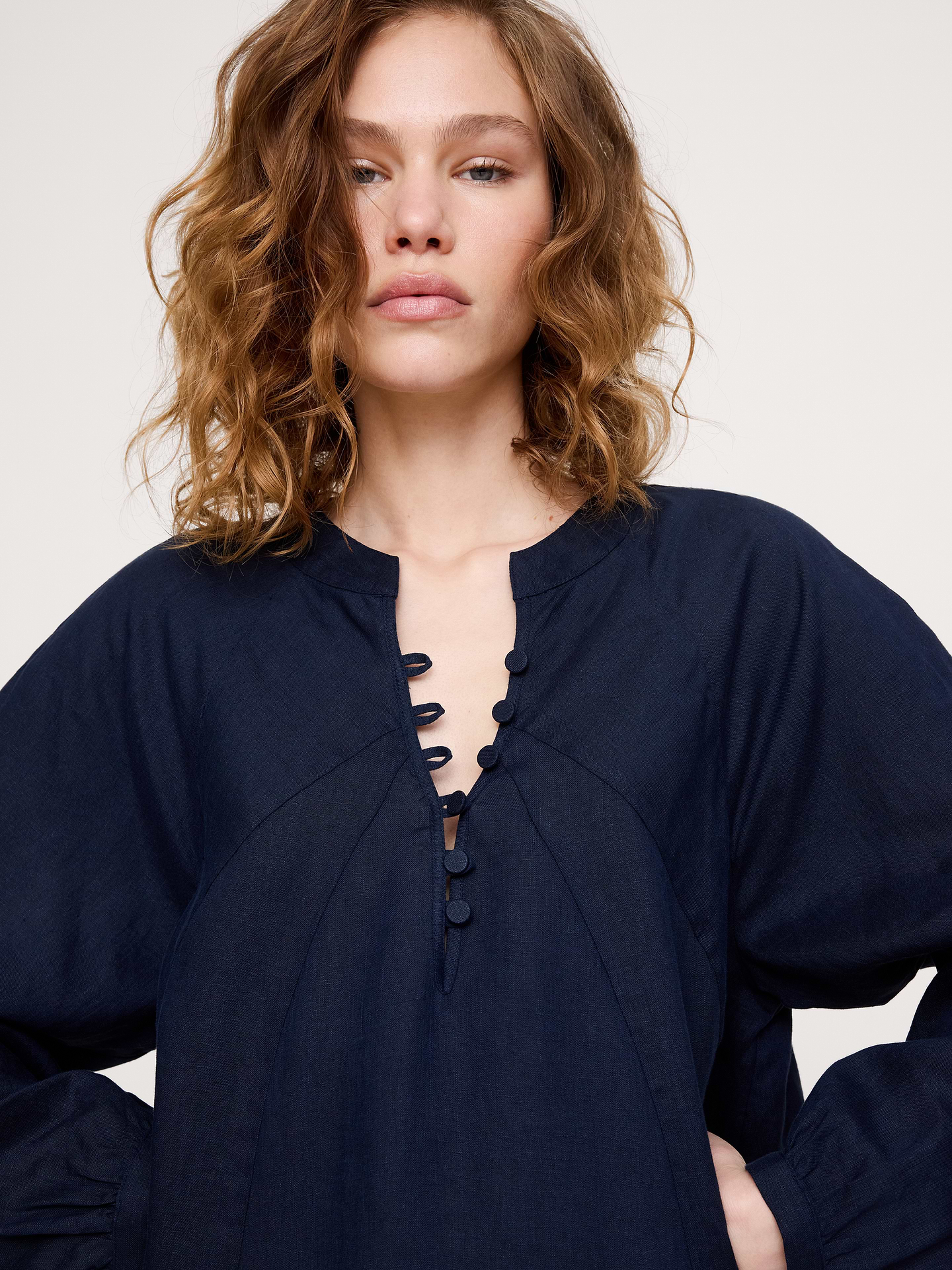 L'image numéro 6 présente Robe caftan longue en lin