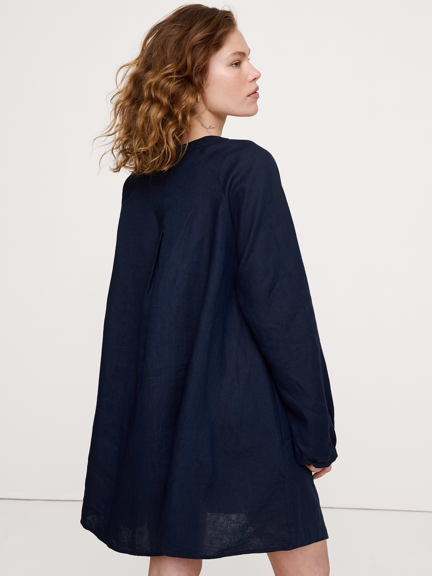 L'image numéro 5 présente Robe caftan longue en lin