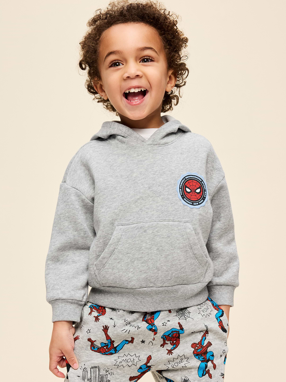 L'image numéro 3 présente Chandail à capuchon à imprimé Spider-Man Old Navy x Marvel unisexe pour tout-petit