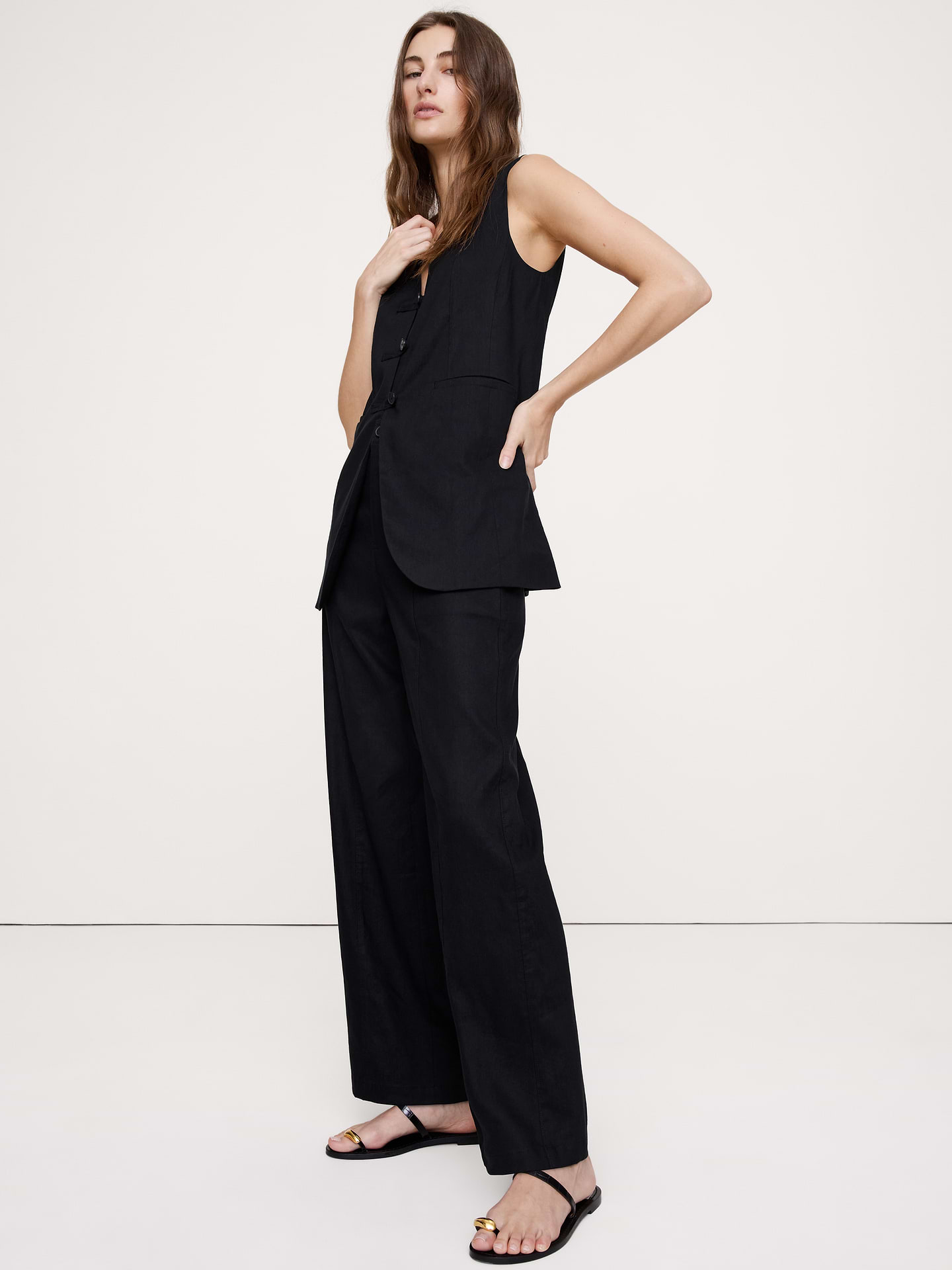 L'image numéro 6 présente Pantalon utilitaire droit à taille haute en lin et viscose extensible