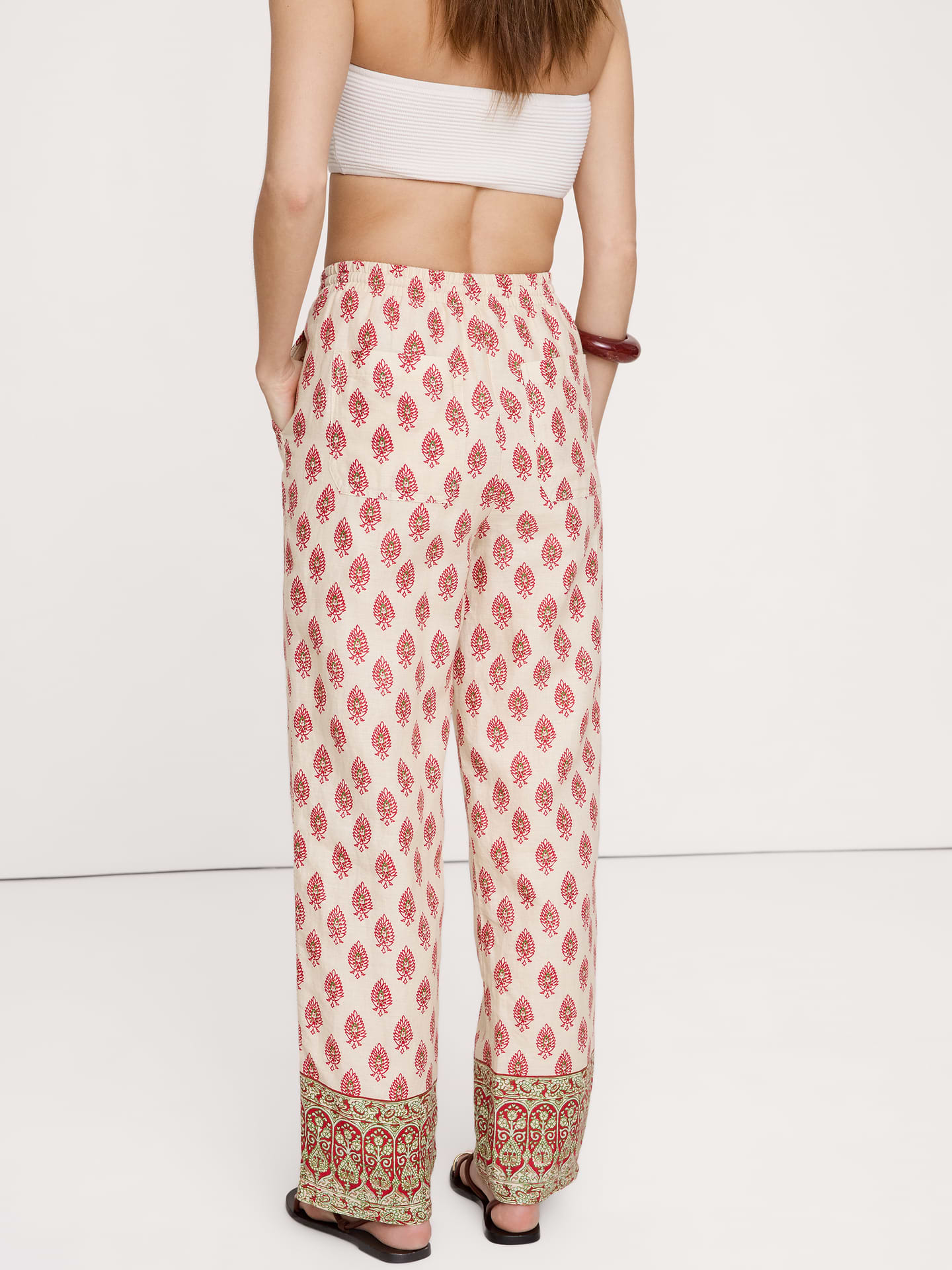 L'image numéro 2 présente Pantalon droit à taille extensible en lin Escapade