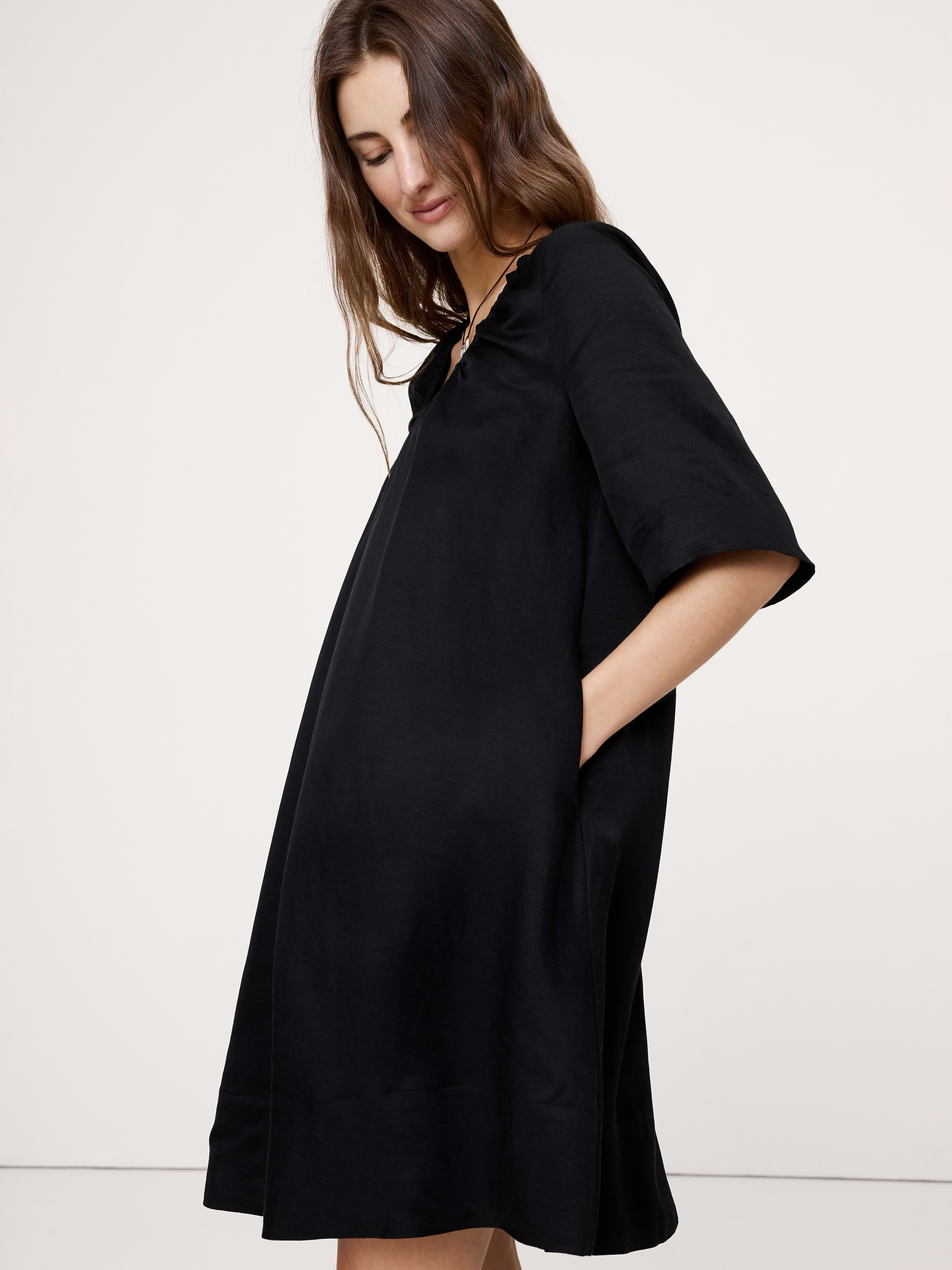 Image number 6 showing, Viscose-Linen Scoop-Neck Mini Dress